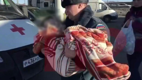 Ребенка, оставленного с пакетом на голове в лесопарке, отдали бабушке