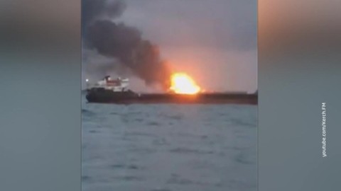 Среди жертв пожара на танкерах в Черном море - четверо граждан Турции