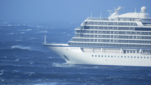 Два-три узла: Viking Sky покидает опасный район