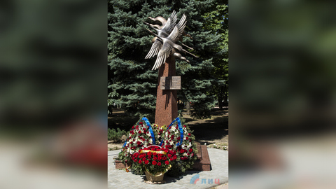 В Луганске открыли памятник погибшим журналистам