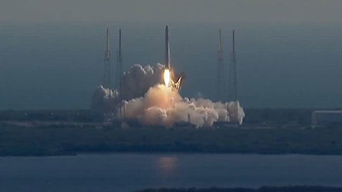 Dragon станет пилотируемым и сможет брать на борт людей