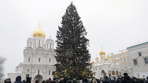 Кремлевскую елку демонтируют к 18 января