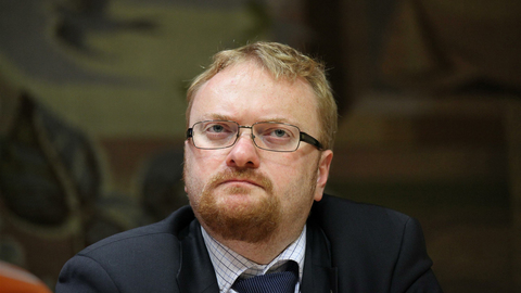 Милонов считает, что оформивший брак двух девушек ЗАГС изменил Родине
