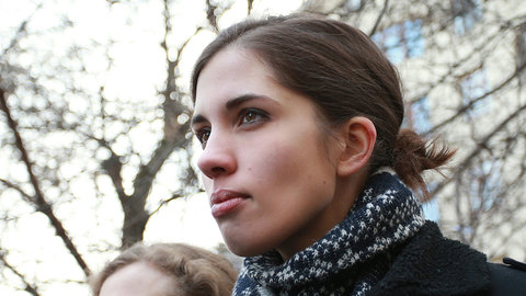 Толоконникова не успела дошить флаг на Болотной
