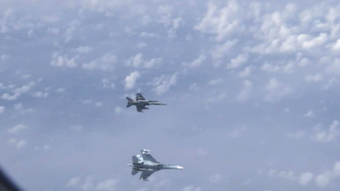 Су-27 перехватил итальянский патрульный самолет
