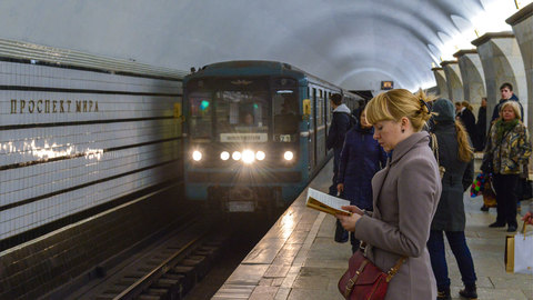 Пассажиров высадили, состав убрали: сбой в московском метро