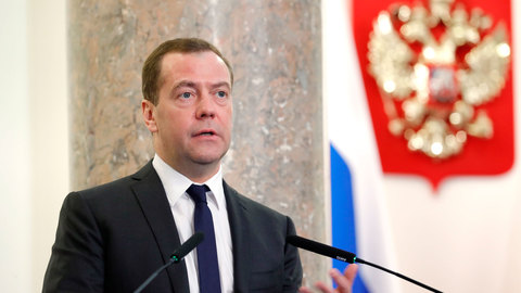 Медведев поздравил россиян с Днем России
