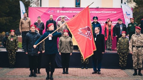 В Симферополе прошел торжественный смотр крымских юнармейцев