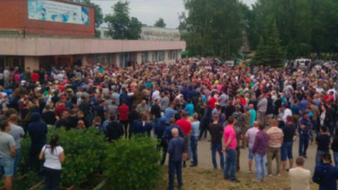 Убийство в Чемодановке: на похороны пришли 500 человек