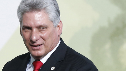 Президент Кубы поблагодарил Россию за помощь в связи с пожаром на нефтебазе