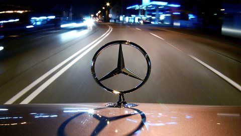 Липчанин помял Mercedes-Benz ради автостраховки