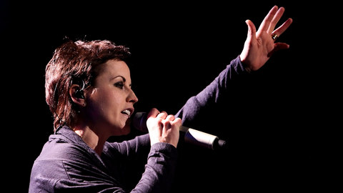 Вокалистка популярной группы The Cranberries скончалась в Лондоне