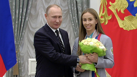 Путин наградил медалистов Паралимпиады-2018 госнаградами