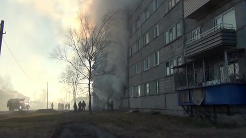 В поселке Приамурский взорвался газ, в аварийном доме заблокированы люди
