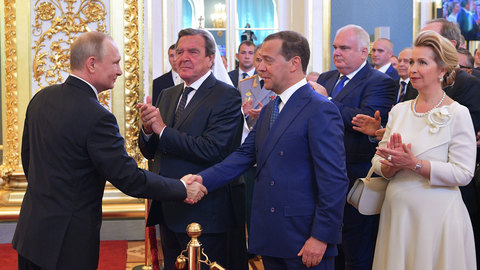 Россия осталась без правительства