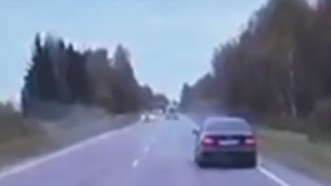 Момент столкновения автобуса и маршрутки в Тверской области попал на видео
