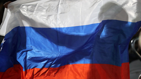 Болельщики пронесли российские флаги на Паралимпиаду