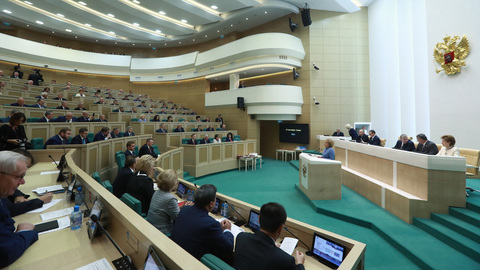 Сенаторы одобрили закон об ответственности за увольнение предпенсионеров