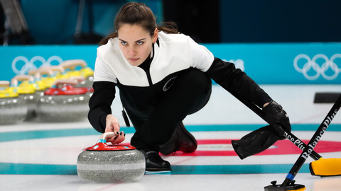 Чемпионка мира по керлингу Брызгалова стала мамой