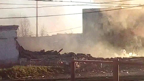 Очевидец снял на видео развалины на месте взрыва в Гатчине