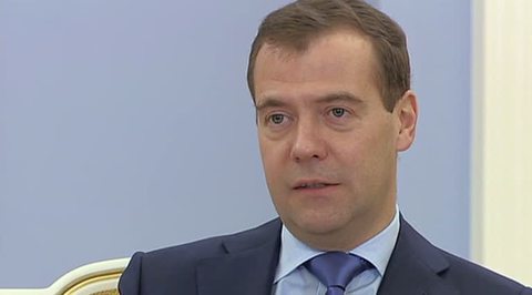 Медведев: Шойгу необходимо продолжить преобразования в ВС, начатые Сердюковым