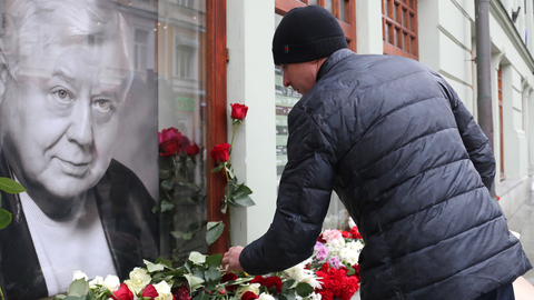 Проститься с Олегом Павловичем пришли тысячи его поклонников