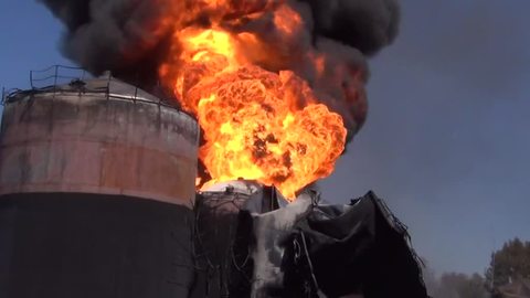Пожар на киевской нефтебазе сваливают на воров и диверсантов