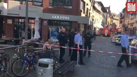 Водитель грузовика в Мюнстере врезался в людей, пытаясь совершить самоубийство