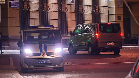 Сотрудник полиции пострадал в результате нападения в центре Москвы