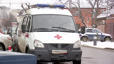 В Петербурге нервный водитель кинулся с пистолетом на сотрудников скорой