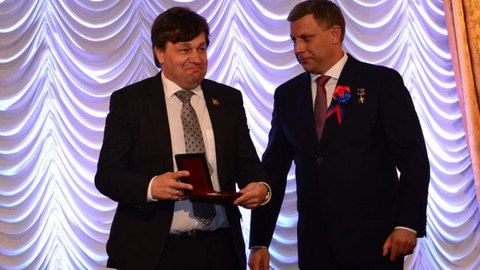 Немецкого политика забанили в "Фейсбуке" за фото с Захарченко