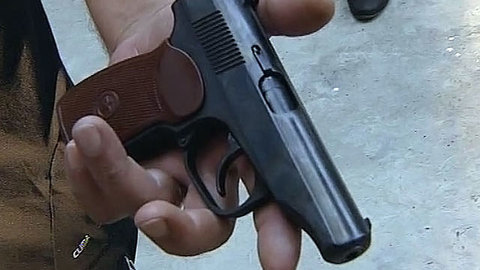Неизвестный открыл стрельбу в Омске, есть пострадавший