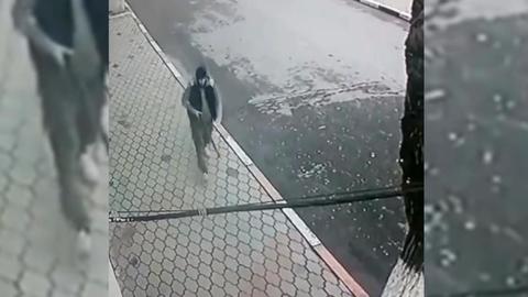 Камера сняла начало стрельбы у храма в Кизляре