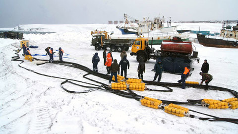 С аварийного танкера "Каракумнефть" откачали все топливо