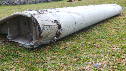 Новая версия крушения MH370: "Боинг" рухнул в океан с горящими двигателями