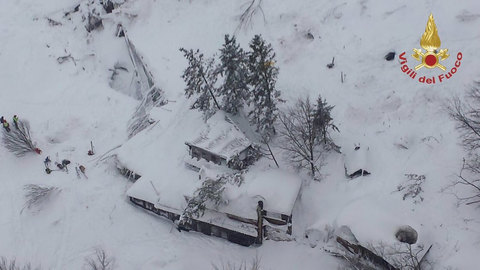 Отель под лавиной: 11 выживших, 5 погибших, 23 пропавших