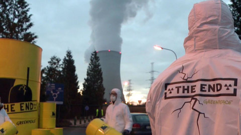 Активисты Greenpeace проникли на французскую АЭС за 10 минут