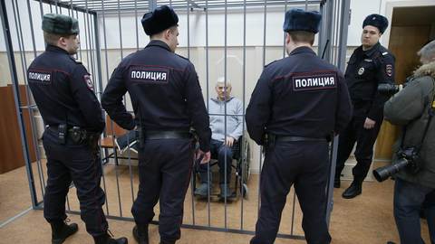 Экс-глава Махачкалы Амиров не умер в колонии