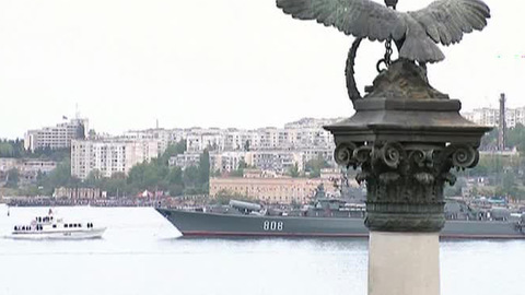 Путин принял в Севастополе парад кораблей
