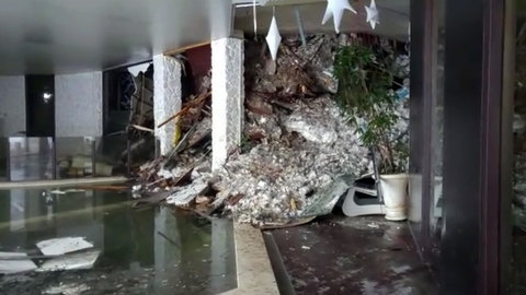 Сход лавины на гостиницу в Италии: погибших уже 23