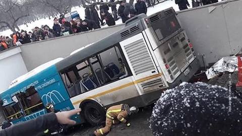 ДТП возле "Славянского бульвара": водителю автобуса стало плохо с сердцем