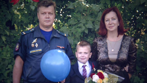 Имя Олега Пешкова выбили в граните: как живет семья героя после трагедии