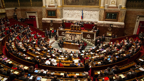 Парламент Франции утвердил продление режима ЧП