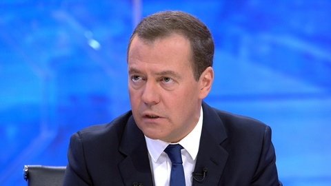 Надо стимулировать рождение не вторых, а первых детей, считает премьер