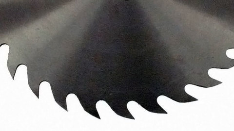 Парень отпилил девушке руку, сроки получили оба