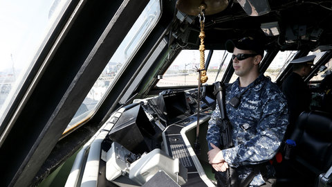 Коронавирус ударил по ВМС США