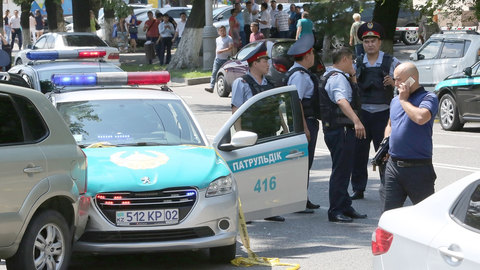 Спецоперация в Алма-Ате: полиция эвакуирует жителей целого района