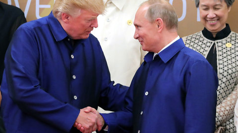 Путин и Трамп обменялись рукопожатием на первом рабочем заседании лидеров стран АТЭС
