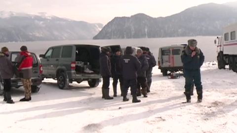 На Алтае возобновились поиски упавшего в Телецкое озеро вертолета