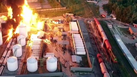 Аваков: задержан руководитель нефтебазы, горящей под Киевом